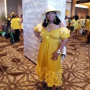 Meet your Posher, Carlotta